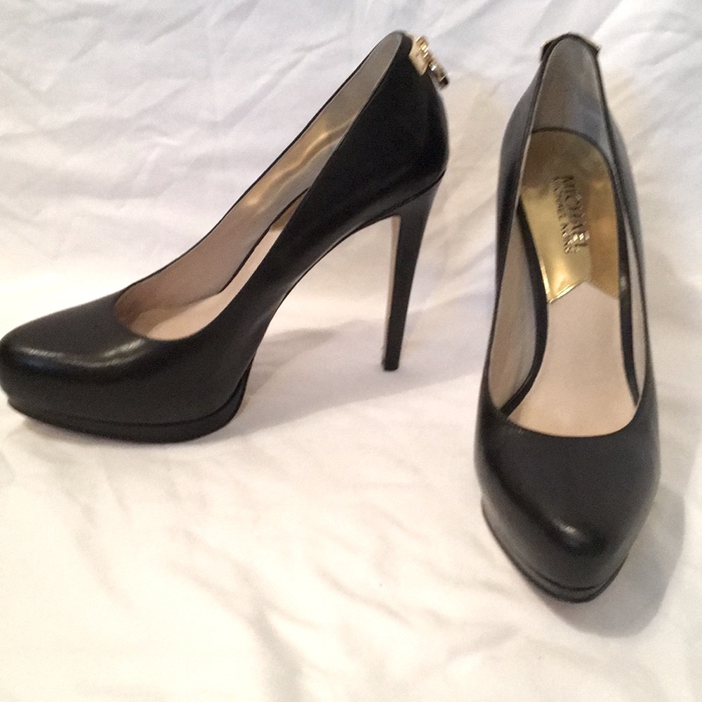 Michael Kors Hamilton pump